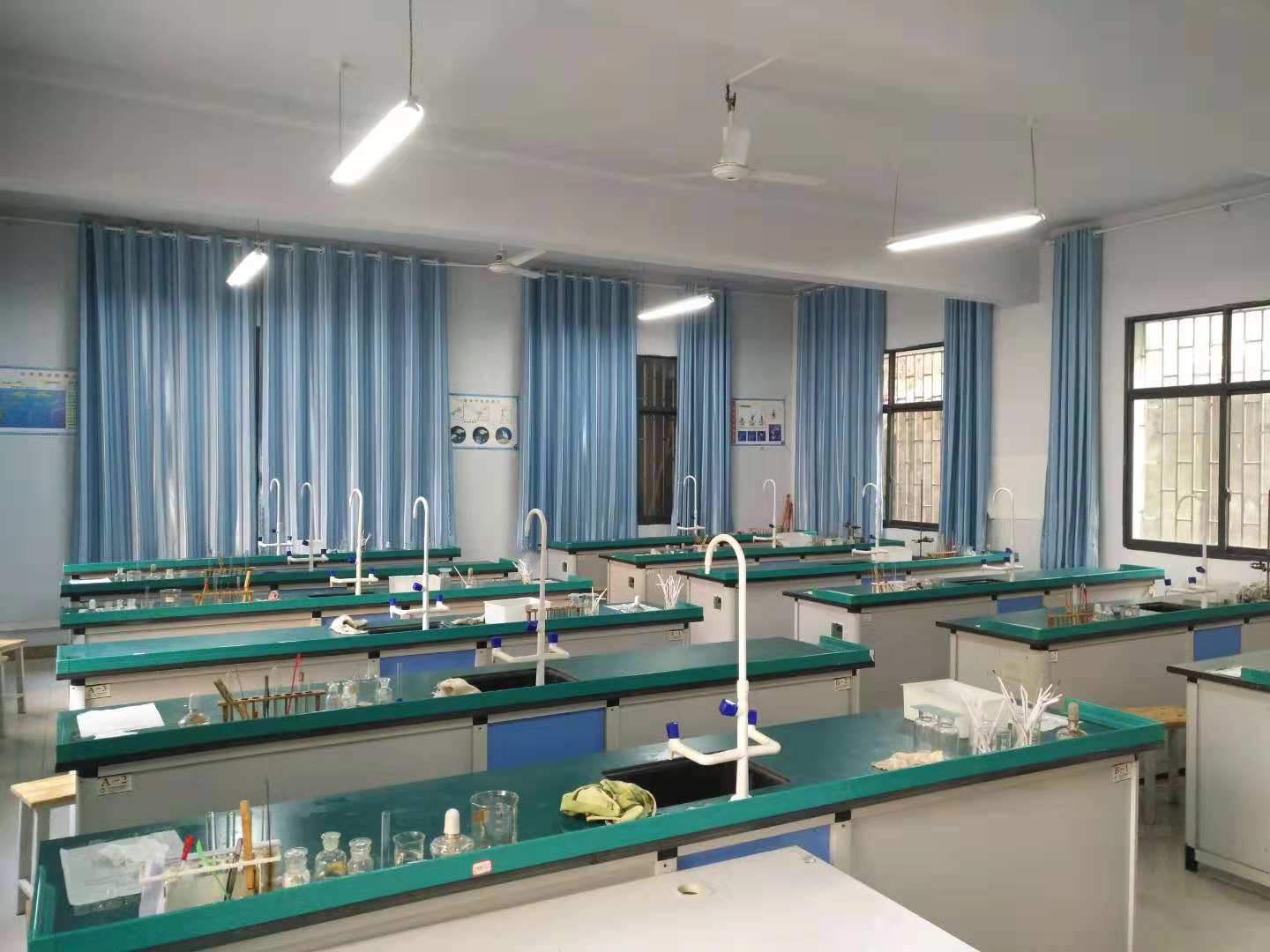 化学实验室.jpg